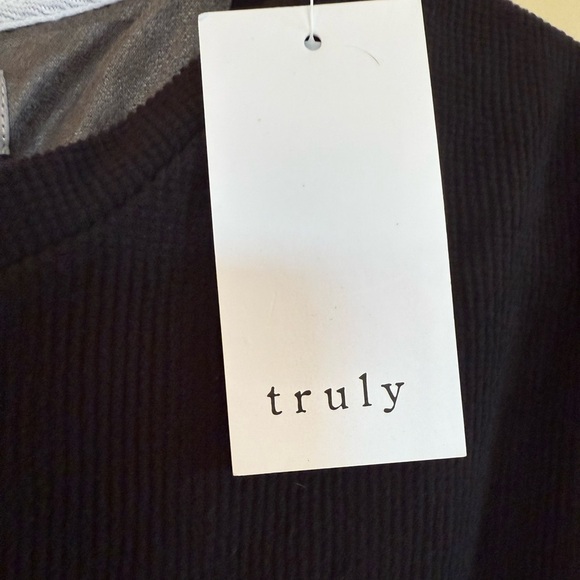 TRULY Men's Classic Black Long Sleeve Tee - Picture 4 of 4